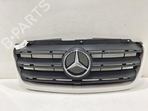 Used Grille MERCEDES-BENZ SPRINTER 3,5-t Van (B907, B910) 315 CDI RWD (907.631, 907.633, 907.635, 907.637) (150 hp) 31649925