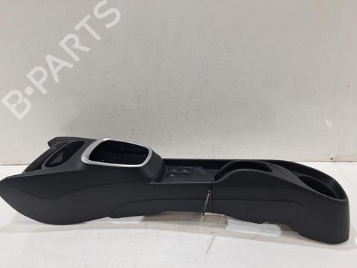 Middenconsole TOYOTA YARIS (_P13_) 1.5 Hybrid (NHP130_) (101 hp) 31240281