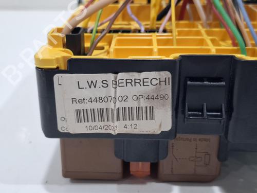Fuse box VAUXHALL CORSA Mk V (F) 1.2 | BP39149749E1 - Image 2