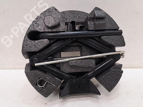 Used Jack Kit Jack Kit FORD FIESTA VI (CB1, CCN) 1.25 (82 hp) 35768540 35768540