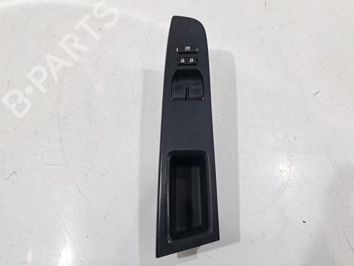 Used Switch Switch TOYOTA YARIS (_P13_) 1.5 (NSP131_) (112 hp) 31812761 31812761