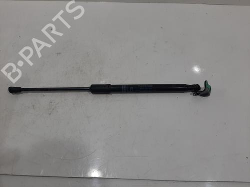tailgate-lift-support-toyota-yaris-_p21_-_pa1_-_ph1_-2020-40518856 main image