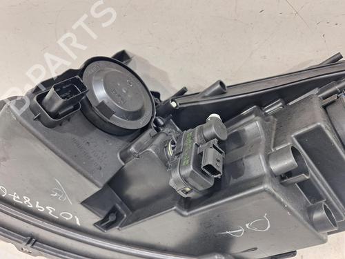 Right headlight PEUGEOT 2008 I (CU_) 1.2 VTi | BP31846817C29