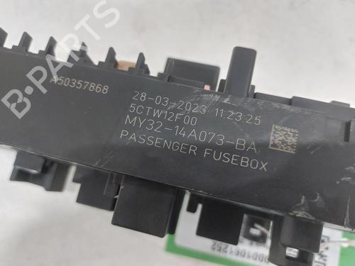 Fuse box LAND ROVER DEFENDER Station Wagon (L663) D250 MHEV 4x4 | BP29235666E1 