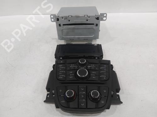 Used Radio VAUXHALL MERIVA Mk II (B) (S10) 1.4 (101 hp) 26815692
