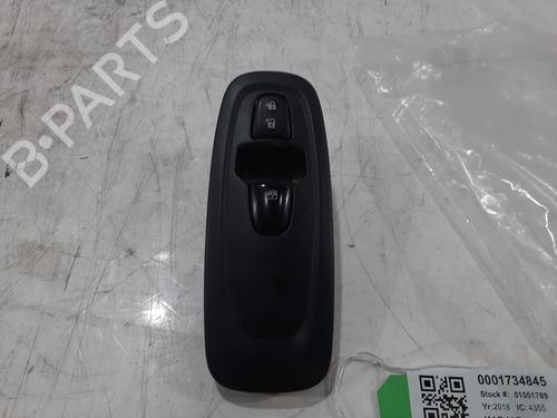 switch-renault-kadjar-ha_-hl_-2015-36290463 main image