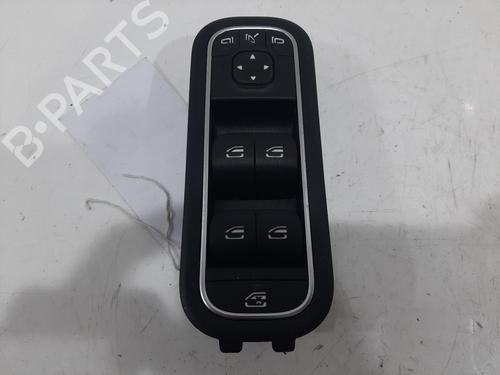 Pulsantiera anteriore destra Pulsantiera anteriore destra MERCEDES-BENZ A-CLASS Saloon (V177) A 250 e (177.186) (218 hp) 37484706 37484706