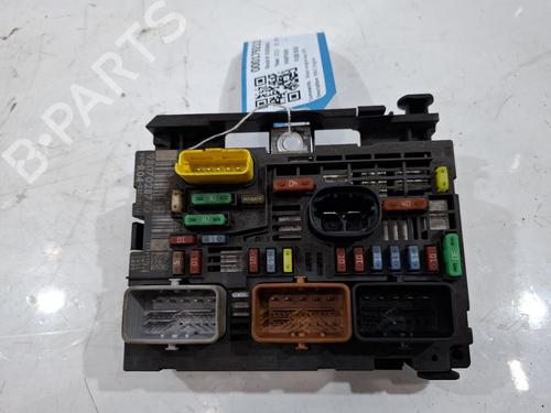 Used Fuse box Fuse box 38003613 38003613