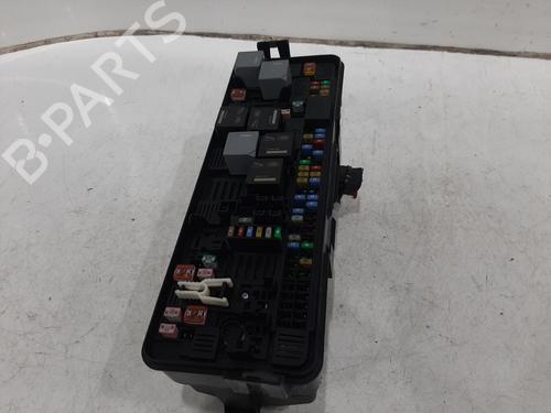 Used Fuse box LAND ROVER RANGE ROVER IV (L405) 4.4 SDV8 4x4 (340 hp) 26827334