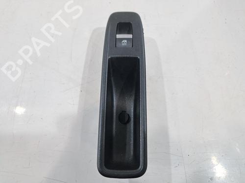 kombi-kontakt-stilkkontakt-renault-arkana-i-lcm_-ldn_-2019-32288065 main image