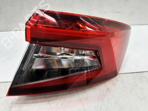 right-taillight-skoda-karoq-nu7-nd7-2017-36254006 main image