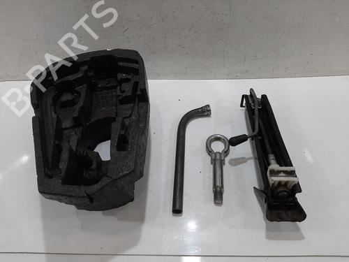 Used Jack Kit VW POLO V (6R1, 6C1) 1.2 (60 hp) 33180233