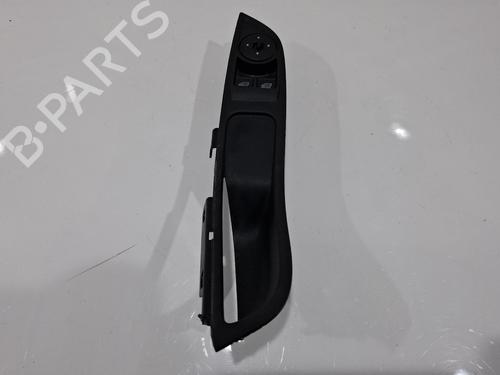 Used Right front window switch Right front window switch FORD FOCUS III 1.6 Ti (105 hp) 40267844 40267844