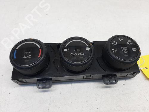 AC Styreenhet / Manøvreringsenhet SUZUKI GRAND VITARA I (FT, HT) 1.6 4x4 (SQ416) (94 hp) 26776801