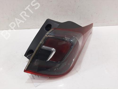 right-taillight-vauxhall-crossland-x-crossland-p17-2017-32718103 main image