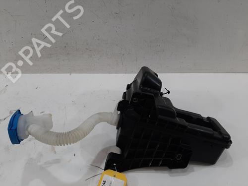 Used Windscreen washer tank Windscreen washer tank VW POLO VI (AW1, BZ1, AE1) 1.0 TSI (95 hp) 33720637 33720637