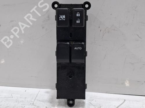 Interrupteur de vitre avant droite Interrupteur de vitre avant droite SUZUKI SWIFT V (AZ) 1.0 (A2L310) (111 hp) 39757220 39757220