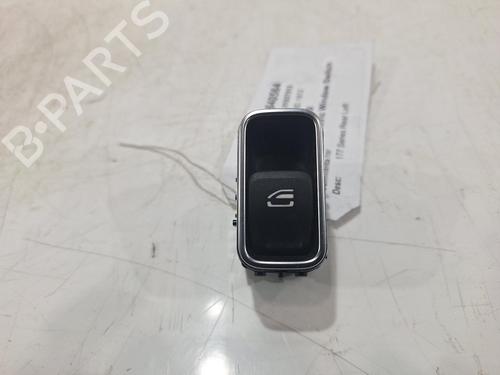 spak-kontakt-mercedes-benz-a-class-saloon-v177-2018-32357696 main image