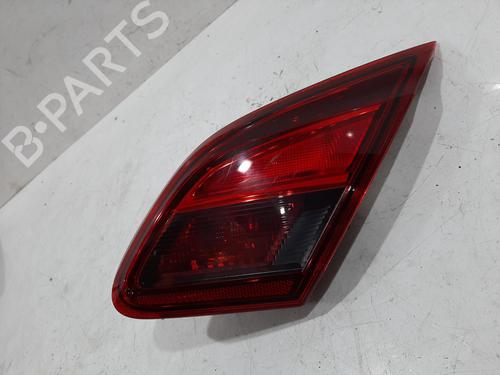 Feu arrière droit VAUXHALL CORSA Mk IV (E) (X15) 1.4 (75 hp) 32325235