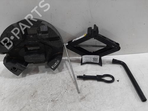 Used Jack Kit FORD FIESTA VI (CB1, CCN) 1.5 TDCi (75 hp) 31361418