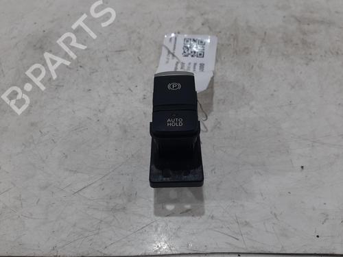 hand-brake-nissan-juke-f16_-2019-31768910 main image