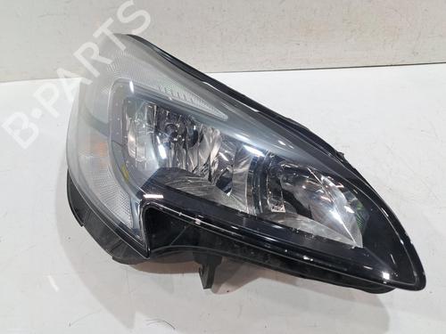 Used Right headlight Right headlight VAUXHALL CORSA Mk IV (E) (X15) 1.4 (90 hp) 33318168 33318168