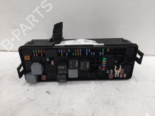 Used Fuse box LAND ROVER RANGE ROVER IV (L405) 4.4 SDV8 4x4 (340 hp) 26818019
