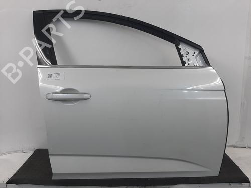 Dør højre fortil RENAULT MEGANE IV Hatchback (B9A/M/N_) 1.3 TCe 140 (B9NB) (140 hp) 27259530