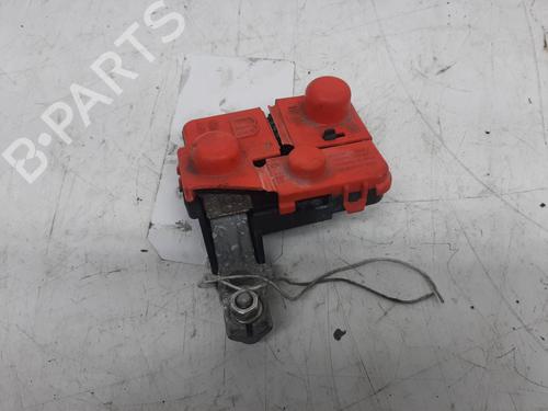 Used Fuse box Fuse box 26865800 26865800