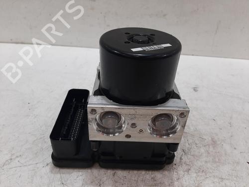 Used ABS pump VOLVO V40 Hatchback (525) D2 (120 hp) 30286490