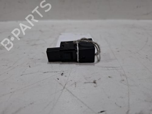 warning-switch-nissan-juke-f16_-2019-40040157 main image