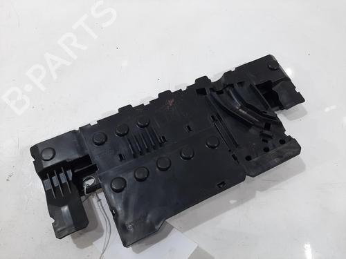 fuse-box-land-rover-range-rover-iv-l405-2012-2013-2014-2015-2016-2017-2018-2019-2020-2021-26795948 main image