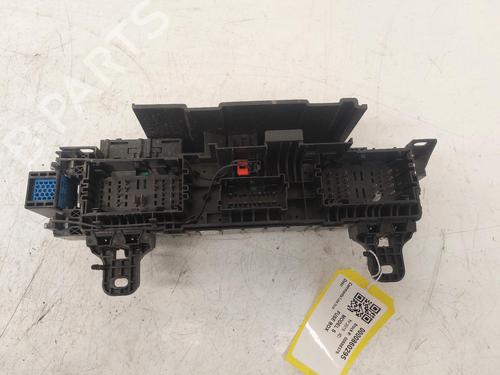 Fuse box TESLA MODEL S (5YJS) P90D AWD | BP26826614E1 - Image 2