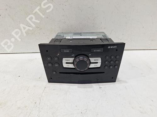 Used Radio VAUXHALL CORSA Mk III (D) (S07) 1.2 i 16V (L08) (86 hp) 31846603