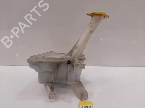 Used Windscreen washer tank Windscreen washer tank TOYOTA YARIS (_P13_) 1.3 (NSP130_, NSP130) (99 hp) 33840040 33840040