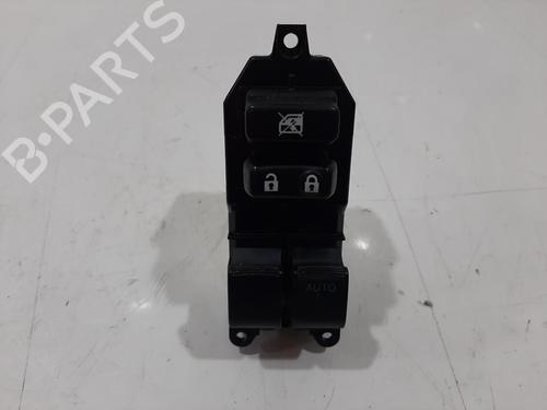 switch-toyota-auris-estate-_e18_-2013-2014-2015-2016-2017-2018-36879284 main image