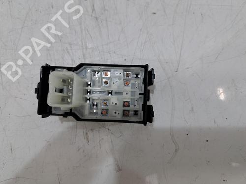 switch-toyota-aygo-_b4_-2014-36697507 main image