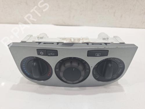 Used Climate control VAUXHALL CORSA Mk III (D) (S07) 1.2 i 16V (L08) (86 hp) 32193513