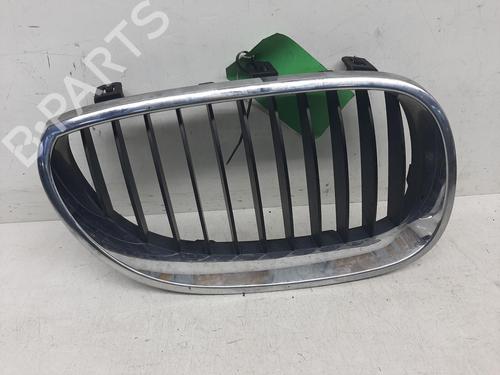 Used Grille BMW 5 (E60) 520 d (177 hp) 26807081