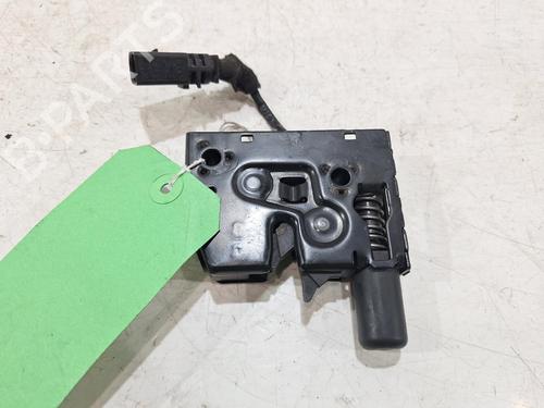 Used Hood lock AUDI A3 Sportback (8VA, 8VF) 1.6 TDI (110 hp) 30844043
