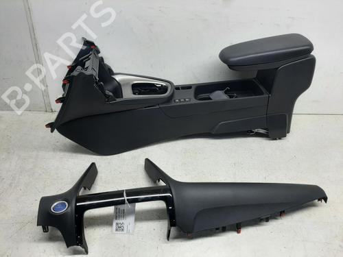 Used Middle console TOYOTA YARIS CROSS (MXP_) 1.5 Hybrid (MXPJ10) (116 hp) 26758340