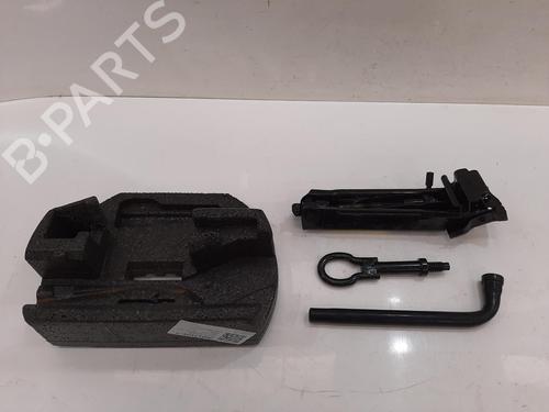 jack-kit-ford-fiesta-vi-cb1-ccn-2008-34533861 main image