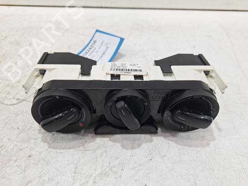 Commande Chauffage AUDI A1 Sportback (8XA, 8XF) 1.0 TFSI (95 hp) 32064175