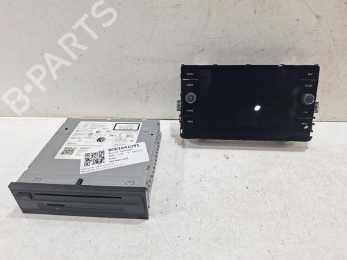 Używane Radio VW POLO VI (AW1, BZ1, AE1) 1.0 TSI (95 hp) 32380694