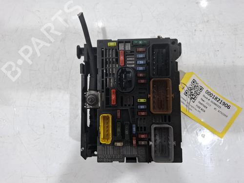 Used Fuse box Fuse box 38777162 38777162