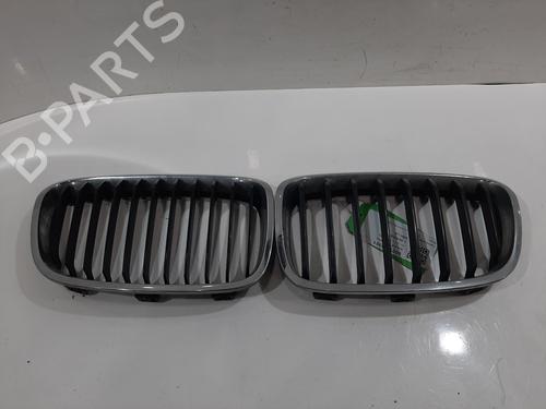 Used Grille BMW 1 (F20) 116 i (136 hp) 26860111