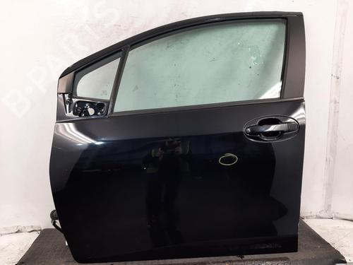 Used Left front door TOYOTA YARIS (_P13_) 1.5 (NSP131_) (112 hp) 30756787