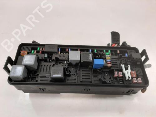 Used Fuse box LAND ROVER DISCOVERY V (L462) D250 MHEV 4x4 (249 hp) 26872709