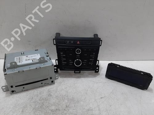 Used Radio VAUXHALL ZAFIRA Mk III (P12) 1.8 (75) (140 hp) 30360053
