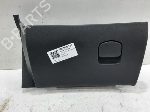 Used Glove box VAUXHALL CORSA Mk III (D) (S07) 1.2 (L08) (80 hp) 31361278